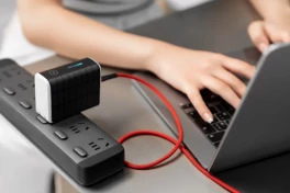Sạc dự phòng gập gọn, tích hợp sạc, năng lượng mặt trời