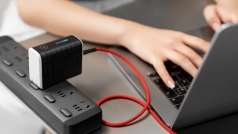 Sạc dự phòng gập gọn, tích hợp sạc, năng lượng mặt trời