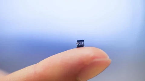 Nếu bác sĩ đề nghị thả robot vào cơ thể để chữa bệnh, bạn có đồng ý không?