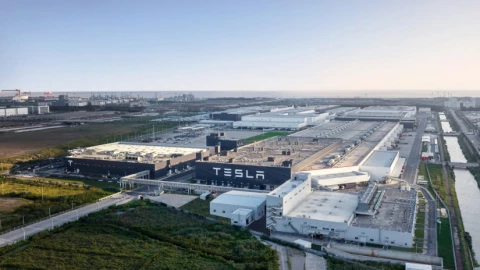 Tesla Thượng Hải lập kỷ lục giao hàng mới, nhà máy Model S/X chuyển mình sản xuất robot hình người