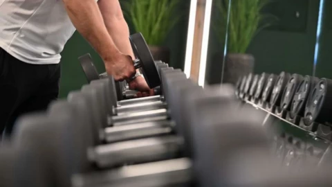 Tập tạ bao nhiêu là đủ? Các nhà khoa học đưa ra con số lý tưởng để sống lâu hơn
