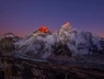 Đằng sau tranh cãi kéo dài hàng thập kỷ về chiều cao thực của núi Everest