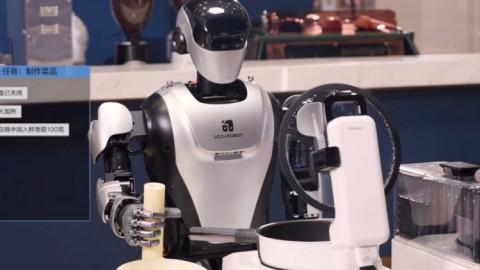 Robot hình người của Huawei đang thử nghiệm tại nhà máy xe điện Nio