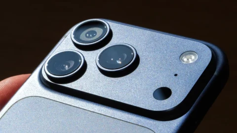 Nam châm có làm hỏng camera iPhone không? Đây là câu trả lời của Apple