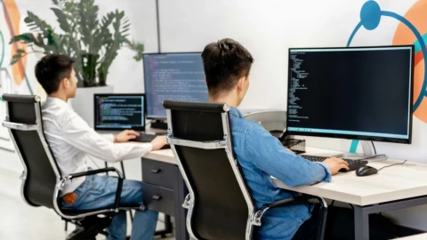 Đại mô hình Trung Quốc mắc kẹt trong bẫy nhận thức: Lập trình và văn phòng là lối thoát tỷ đô?