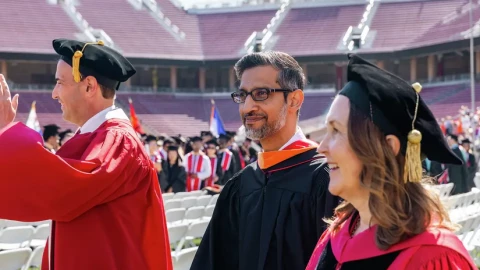 CEO Google bị sinh viên Stanford la ó, bỏ ra về khi ông phát biểu
