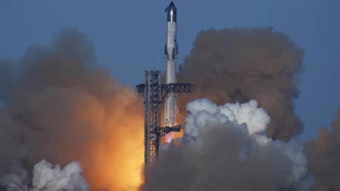 Từ đường đua đến vũ trụ: Kỹ sư SpaceX áp dụng bí quyết đua xe chế tạo tên lửa