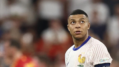 Tại sao mặt nạ của Mbappe bỗng dưng biến mất tại bán kết EURO 2024