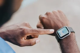 Sapphire và Gorilla Glass: Loại nào tốt hơn cho đồng hồ thông minh?