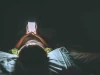 "17 bẻ gãy sừng trâu", nhưng người trẻ Việt mới đôi mươi đã đau khớp, ù tai, kiệt sức