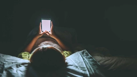"17 bẻ gãy sừng trâu", nhưng người trẻ Việt mới đôi mươi đã đau khớp, ù tai, kiệt sức