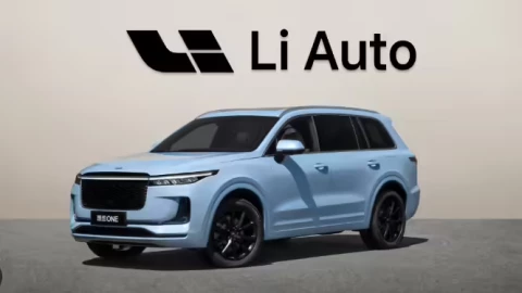 Lãnh đạo Ideal Auto sang Mỹ trải nghiệm FSD, tuyên bố sẽ đối đầu Tesla vào cuối năm 2026