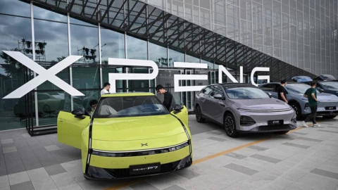 Hai hãng xe Trung Quốc chạy đua mục tiêu có hệ thống tự lái mới thách thức Tesla FSD V14