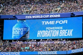 Mỏ vàng tỷ đô từ việc bắt cầu thủ nghỉ uống nước tại World Cup 2026