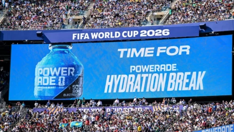 Mỏ vàng tỷ đô từ việc bắt cầu thủ nghỉ uống nước tại World Cup 2026