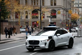 Waymo triệu hồi gần 4000 taxi tự lái: Lỗi nhận diện khiến xe lao vào công trường, bị cấm cao tốc