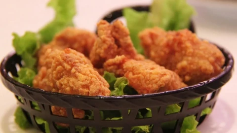 Không phải do mất kiểm soát: Đây mới là lý do uống rượu khiến bạn ăn vô độ
