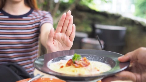 Nghịch lý: Bỏ bữa sáng để giảm cân đang khiến người trẻ Việt béo phì