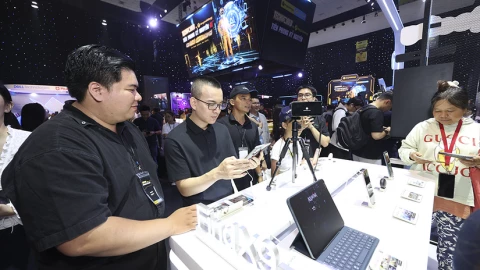 Thế Giới Di Động "mở tiệc" trải nghiệm AI trên laptop và smartphone