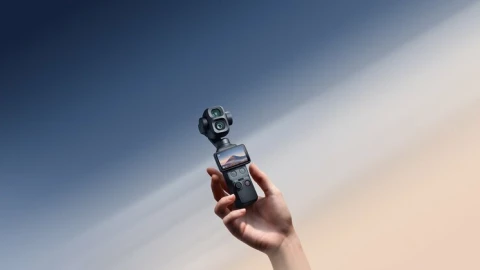 DJI Osmo Pocket 4 Pro trình làng: Camera kép lần đầu xuất hiện, đột phá dải động 17 stops