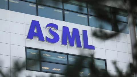 ASML lên tiếng sau cáo buộc âm thầm chuyển giao thiết bị EUV tối tân cho Trung Quốc