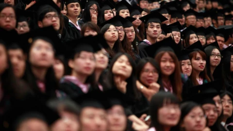 Phụ nữ thành đạt, giỏi giang trở thành "hàng tồn" trong mắt xã hội Trung Quốc
