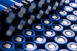 Pin lithium sắt photphat tăng giá gấp đôi: Nguyên nhân bất ngờ từ lưu huỳnh và Eo biển Hormuz