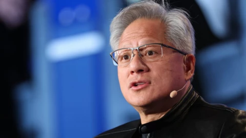 CEO Nvidia Jensen Huang khuyên giới trẻ học nghề: Tương lai AI cần hàng trăm nghìn thợ điện, nước