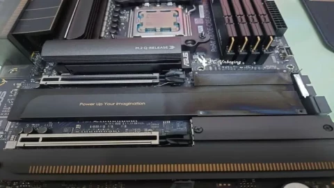 RTX 5090 nóng đến mức làm bạc màu cả bo mạch chủ chỉ sau 6 tháng?