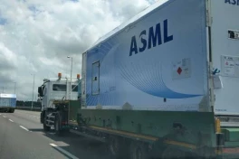 ASML giao gần 1.400 máy cho Trung Quốc trước khi lệnh cấm siết chặt: Liệu đây có phải sai lầm chiến lược của phương Tây?
