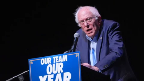 Thượng nghị sĩ Bernie Sanders kêu gọi quốc hữu hóa OpenAI, Anthropic, xAI...