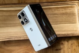 Motorola Razr Fold: chiếc điện thoại gập đang làm được điều mà Samsung và Google vẫn chưa có