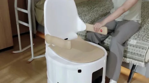 Công ty Trung Quốc làm bồn cầu di động thông minh, tự đến với người dùng khi được gọi