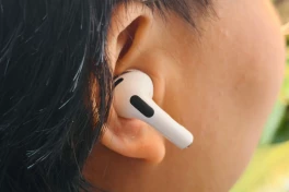 Từ khi nào AirPods là lá chắn giúp bạn sinh tồn giữa đô thị ồn ào?