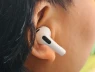 Từ khi nào AirPods là lá chắn giúp bạn sinh tồn giữa đô thị ồn ào?