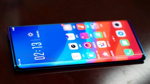 Từng là biểu tượng sang chảnh, vì sao màn hình cong bị Android ruồng rẫy?