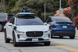 Mỹ loại bỏ bàn đạp phanh trên xe tự lái, Tesla và Waymo rộng đường phát triển