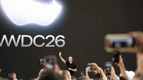Apple làm điều chưa từng có vào ngày hôm qua