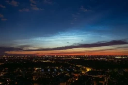 Mây dạ quang sóng trọng lực vừa xuất hiện trên bầu trời Berlin!