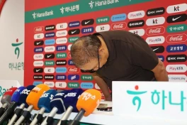 Hàn Quốc bị loại sớm khỏi World Cup, ông Park Hang Seo phải cúi đầu xin lỗi
