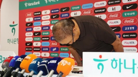Hàn Quốc bị loại sớm khỏi World Cup, ông Park Hang Seo phải cúi đầu xin lỗi
