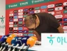 Hàn Quốc bị loại sớm khỏi World Cup, ông Park Hang Seo phải cúi đầu xin lỗi