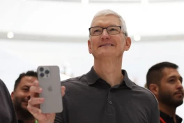 Thời thế đổi thay: Apple từng "ăn dày" nâng cấp bộ nhớ, nay phải cầu cứu Trung Quốc vì bão giá linh kiện