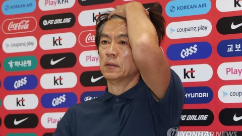Bị coi là "tội đồ" sau thất bại ở World Cup 2026, HLV tuyển Hàn Quốc bị hàng loạt cửa hàng tại quê nhà treo biển "cấm cửa"