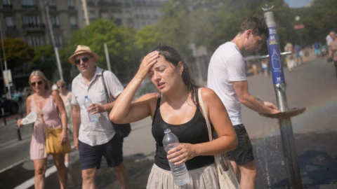 Là sao nữa: Quan chức Paris nói người Mỹ và điều hòa của họ phải chịu trách nhiệm cho đợt nắng nóng ở châu Âu
