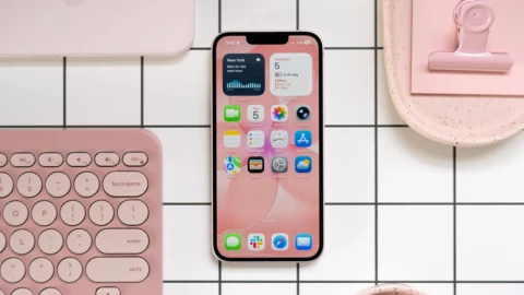 Sang năm, iPhone giá rẻ của Apple vẫn có thể mắc kẹt với màn hình 60Hz