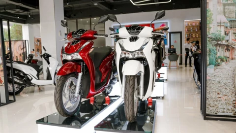 Hàng loạt xe máy Honda đồng loạt tăng giá bán đề xuất: Vision, Air Blade và SH đều bị ảnh hưởng