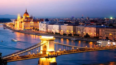 Ô nhiễm gấp 13.000 lần: Hungary "quay xe", siết chặt nhà máy pin Trung Quốc