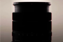 Máy ảnh compact Sony RX10 V lộ diện qua teaser sau 9 năm chờ đợi: Ống kính zoom 26x mới, thiết kế lột xác góc cạnh hơn