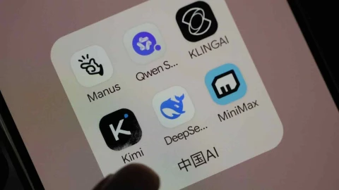 Bị siết "hàng xịn giá cao", loạt ông lớn Mỹ ồ ạt chuyển sang dùng AI Trung Quốc giá rẻ
